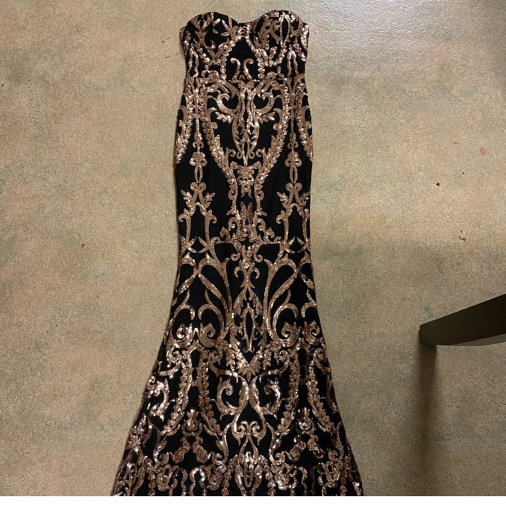 Womens formal dress. Medium. Never worn. NWT